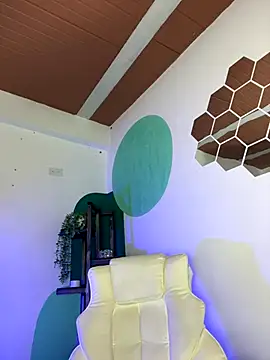 Snapshot of LollaByer chatting on September 28, 2025, 8:16 pm LollaByer online show from September 28, 2025, 8:16 pm