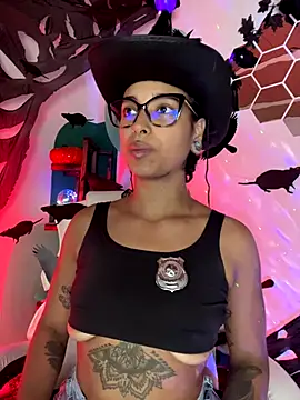 Snapshot of LollaByer chatting on October 15, 2025, 7:33 pm LollaByer online show from October 15, 2025, 7:33 pm