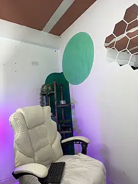 Snapshot of LollaByer chatting on October 2, 2025, 9:40 pm LollaByer online show from October 2, 2025, 9:40 pm