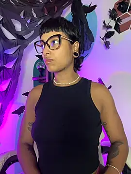 Snapshot of LollaByer chatting on October 26, 2025, 9:04 pm LollaByer online show from October 26, 2025, 9:04 pm