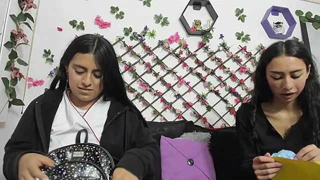 Snapshot of thedream_girls chatting on March 7, 2025, 7:05 pm thedream girls online show from March 7, 2025, 7:05 pm