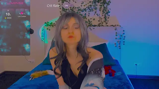 Snapshot of SeraZion chatting on December 9, 2024, 11:13 pm SeraZion online show from December 9, 2024, 11:13 pm