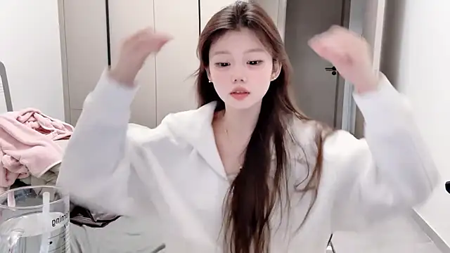 Snapshot of yangyang-1115 chatting on October 4, 2025, 4:36 am yangyang-1115 online show from October 4, 2025, 4:36 am