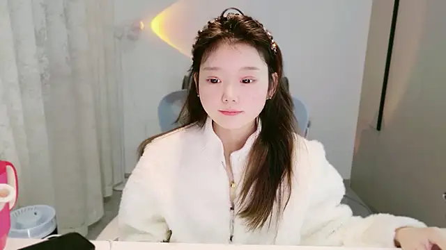 yangyang-1115 online show from December 4, 2025, 4:33 am