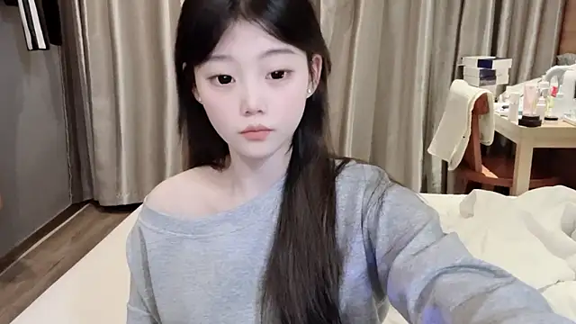 yangyang-1115 online show from February 28, 2025, 9:47 am