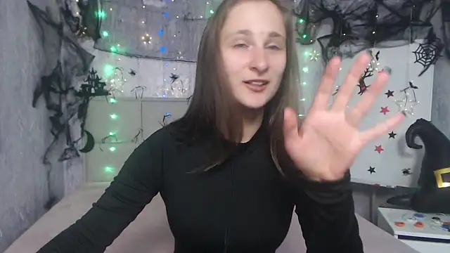 Snapshot of MichelLeee chatting on October 17, 2025, 11:12 am MichelLeee online show from October 17, 2025, 11:12 am