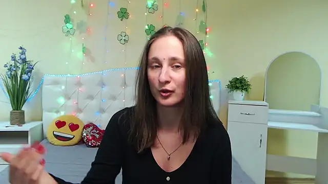 MichelLeee online show from March 21, 2025, 3:24 pm