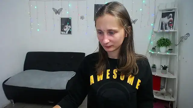 Snapshot of MichelLeee chatting on October 3, 2025, 11:23 am MichelLeee online show from October 3, 2025, 11:23 am