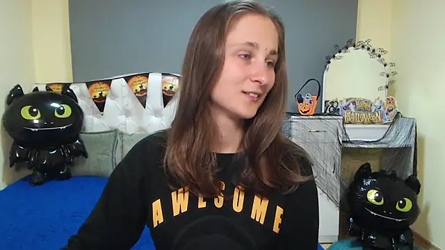 Snapshot of MichelLeee chatting on October 21, 2025, 11:20 am MichelLeee online show from October 21, 2025, 11:20 am