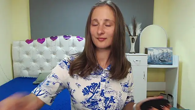 Snapshot of MichelLeee chatting on September 23, 2025, 11:17 am MichelLeee online show from September 23, 2025, 11:17 am