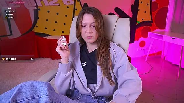 DreamyLinaa online show from March 30, 2026, 7:37 pm