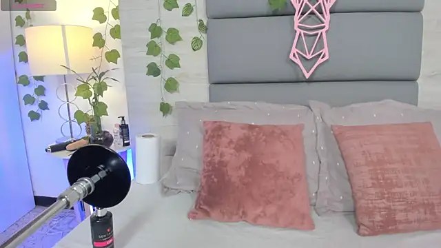 AshleyHill2 online show from November 4, 2025, 3:54 am