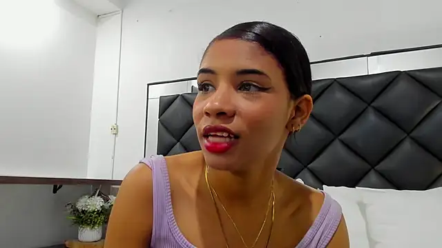 Snapshot of AshleyHill2 chatting on October 6, 2025, 3:51 am AshleyHill2 online show from October 6, 2025, 3:51 am