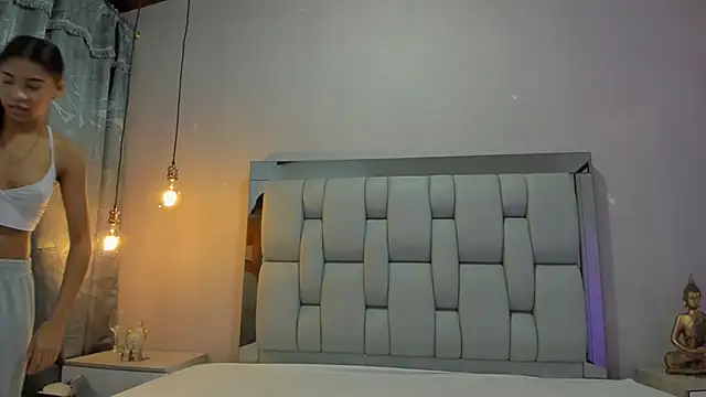 Snapshot of AshleyHill2 chatting on October 18, 2025, 3:52 am AshleyHill2 online show from October 18, 2025, 3:52 am