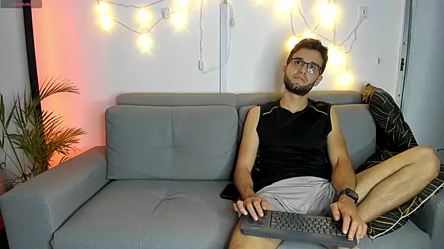 Snapshot of andrewChris_ chatting on January 14, 2025, 3:32 am andrewChris online show from January 14, 2025, 3:32 am