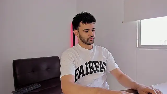 Snapshot of andrewChris_ chatting on September 25, 2025, 3:18 pm andrewChris online show from September 25, 2025, 3:18 pm