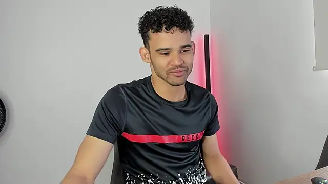 Snapshot of andrewChris_ chatting on September 18, 2025, 4:21 pm andrewChris online show from September 18, 2025, 4:21 pm