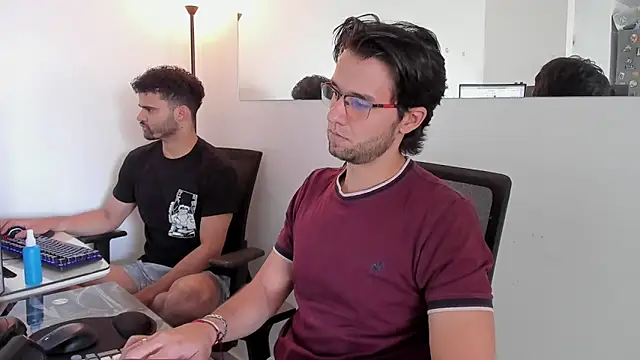 Snapshot of andrewChris_ chatting on September 26, 2025, 4:58 pm andrewChris online show from September 26, 2025, 4:58 pm