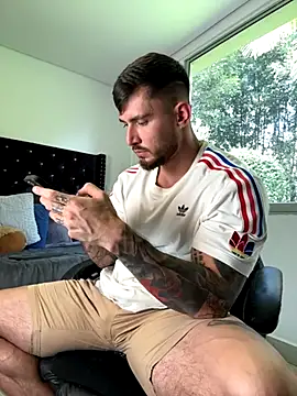 DimitriSullivan  online show from November 6, 2025, 5:28 pm