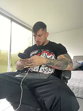 Snapshot of DimitriSullivan_ chatting on February 3, 2026, 1:05 pm DimitriSullivan online show from February 3, 2026, 1:05 pm