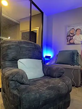 DimitriSullivan  online show from February 23, 2025, 5:01 am