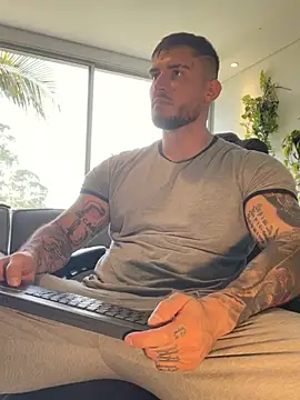 DimitriSullivan  online show from April 10, 2026, 1:29 pm