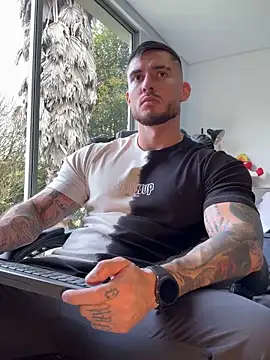 DimitriSullivan  online show from April 7, 2026, 3:03 pm