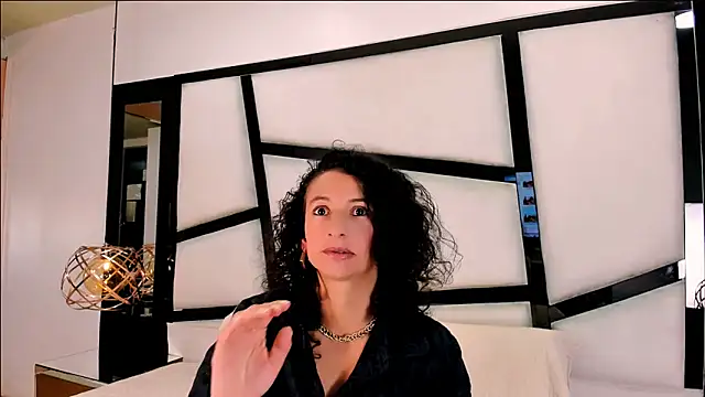 AriannaRussell  online show from April 20, 2026, 3:35 pm