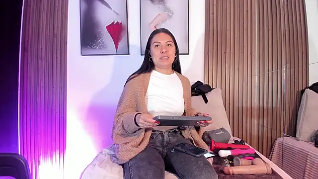 Ella Rousse online show from February 14, 2026, 3:56 pm