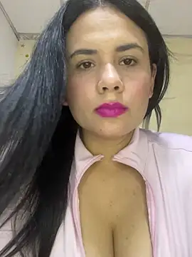 Leyna Kenet online show from May 17, 2026, 1:38 am