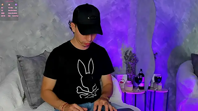 Snapshot of -Bruno-Bs chatting on October 21, 2025, 10:42 pm -Bruno-Bs online show from October 21, 2025, 10:42 pm