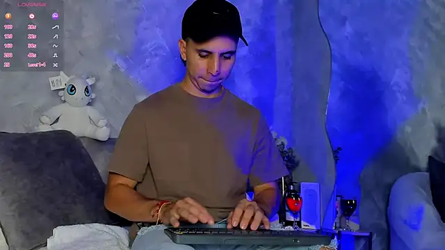 Snapshot of -Bruno-Bs chatting on October 25, 2025, 11:38 pm -Bruno-Bs online show from October 25, 2025, 11:38 pm