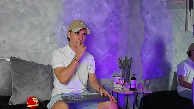 Snapshot of -Bruno-Bs chatting on September 23, 2025, 1:45 am -Bruno-Bs online show from September 23, 2025, 1:45 am