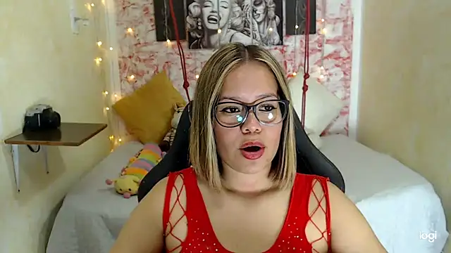 anthiamelisa online show from October 30, 2025, 8:50 pm