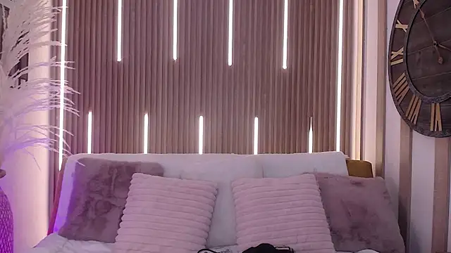 Aniie Doll online show from November 25, 2025, 8:31 pm