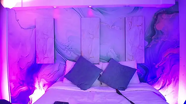 Aniie Doll online show from March 27, 2026, 8:43 pm