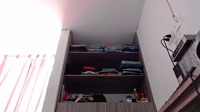 nicolle milf1978 online show from February 26, 2026, 1:00 pm