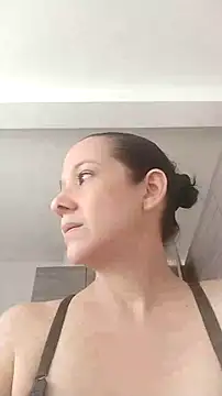 nicolle milf1978 online show from October 25, 2025, 3:56 pm