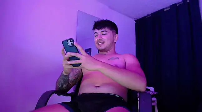 Snapshot of Lyam_Ross chatting on January 1, 2025, 6:05 am Lyam Ross online show from January 1, 2025, 6:05 am