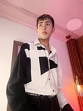 Noah Xitruxx online show from October 3, 2025, 1:12 pm