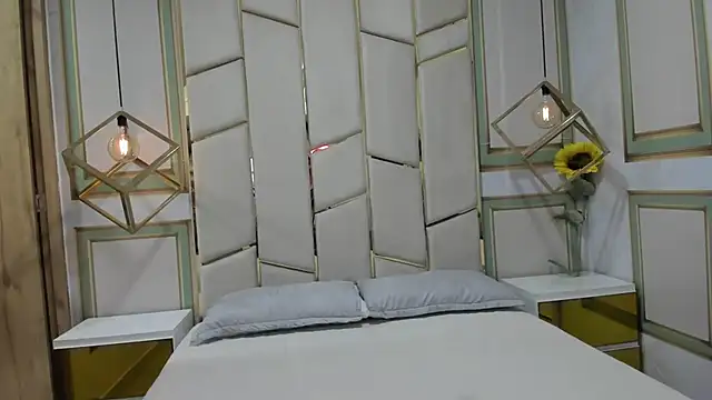pola adams  online show from March 3, 2025, 11:33 am