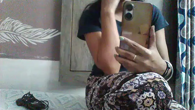 Snapshot of shalini_fire chatting on February 17, 2026, 10:01 am shalini fire online show from February 17, 2026, 10:01 am