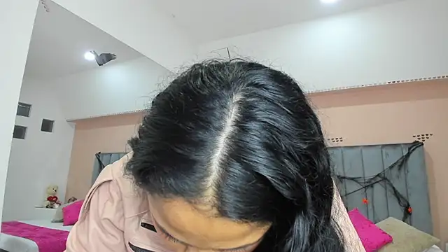 Snapshot of Giselle_Roldan chatting on October 15, 2025, 4:00 am Giselle Roldan online show from October 15, 2025, 4:00 am