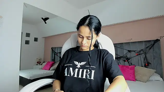 Snapshot of Giselle_Roldan chatting on October 11, 2025, 3:51 am Giselle Roldan online show from October 11, 2025, 3:51 am