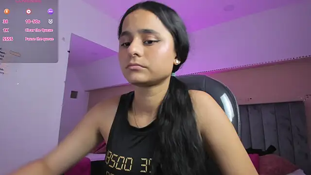 Giselle Roldan online show from April 13, 2026, 7:40 pm