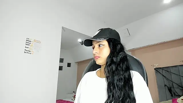 Snapshot of Giselle_Roldan chatting on October 16, 2025, 3:37 am Giselle Roldan online show from October 16, 2025, 3:37 am