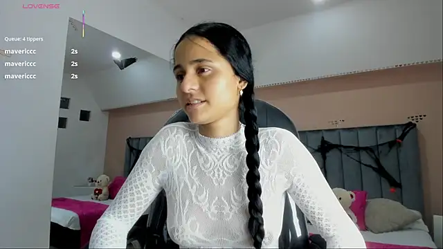 Snapshot of Giselle_Roldan chatting on October 25, 2025, 8:09 pm Giselle Roldan online show from October 25, 2025, 8:09 pm