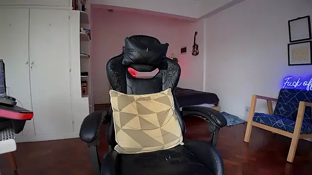 Den BlueXx online show from October 12, 2025, 9:05 pm