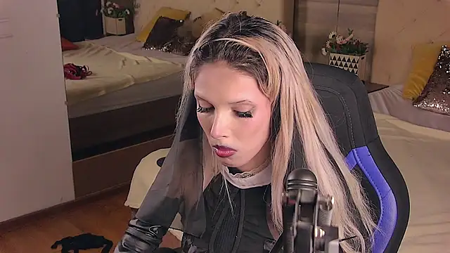 Snapshot of PamelamyDreamys chatting on March 14, 2025, 6:53 am PamelamyDreamys online show from March 14, 2025, 6:53 am