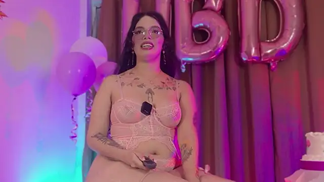 Little maeve online show from November 14, 2025, 12:58 am